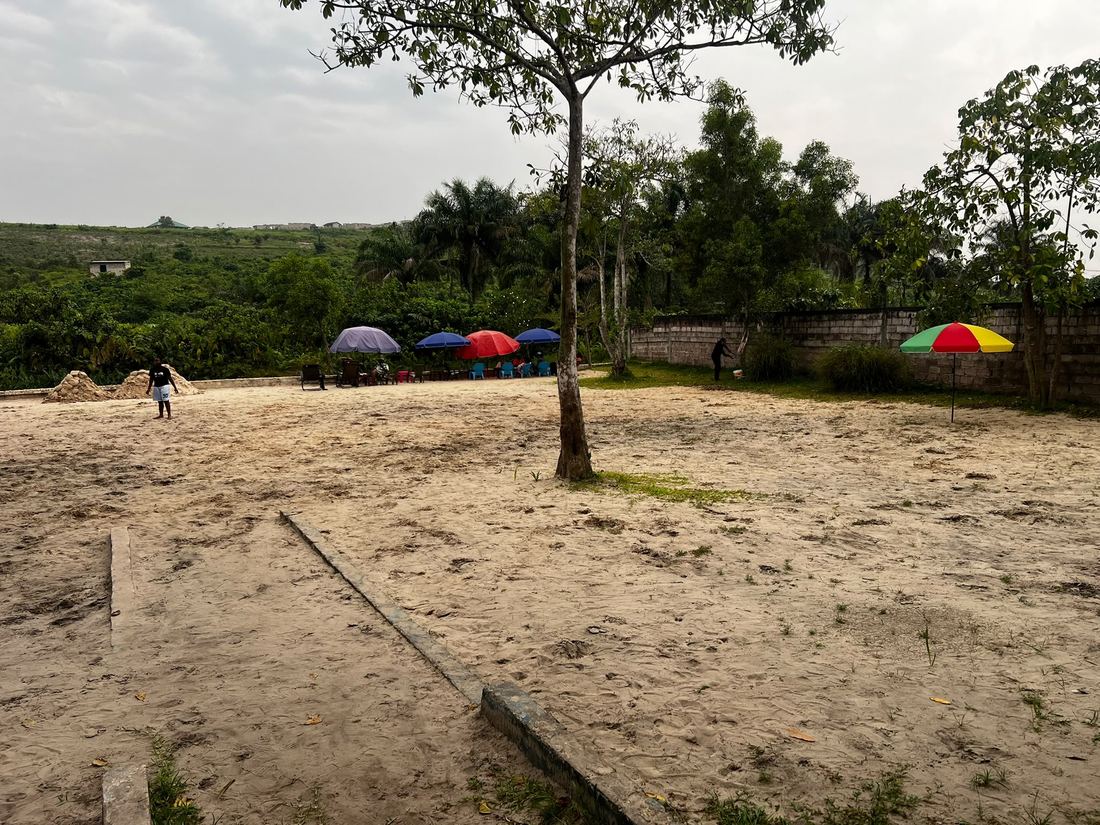 Vue d'ensemble de la plage à N'sele, Kinshasa